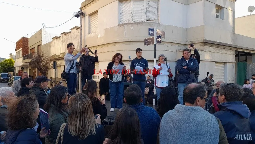 Con un enorme apoyo popular, se desarrolló la Marcha Nacional Universitaria en Tandil
